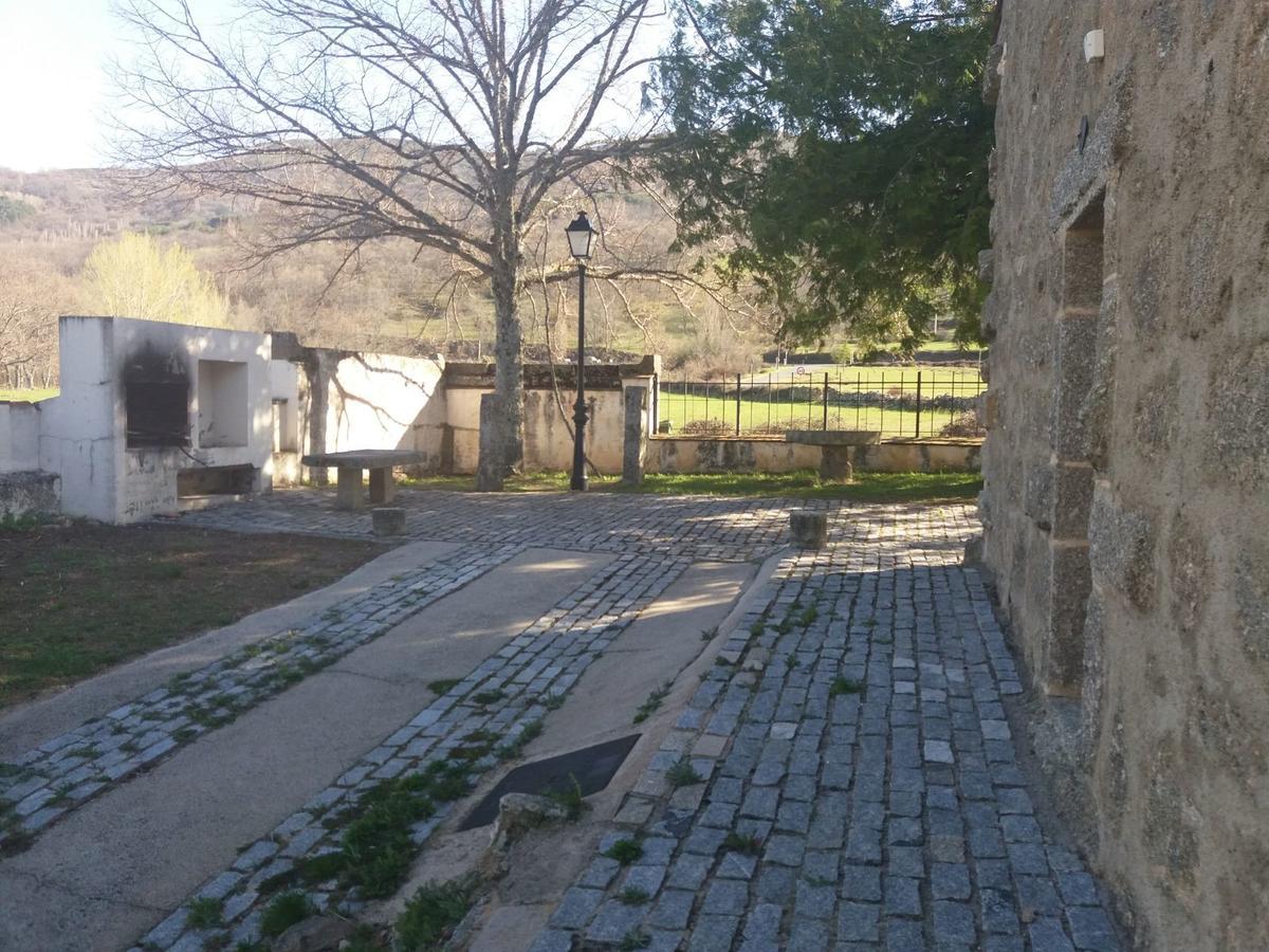 Casa Rural De Benjamin Palencia Villafranca de la Sierra Esterno foto